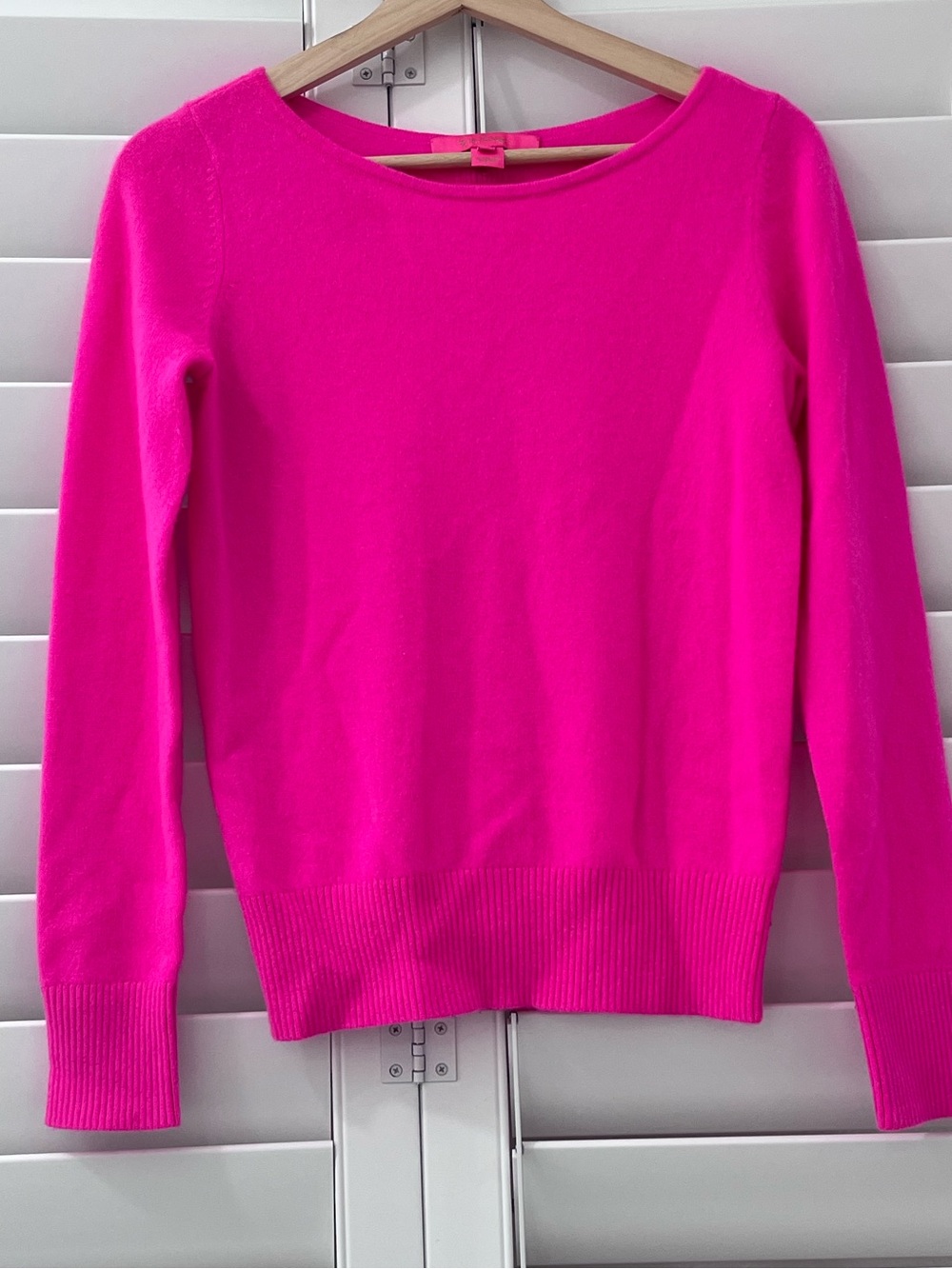 Lilly Pulitzer Fairley 100% Cashmere Sweater XS Hot Pink Gold Button Back